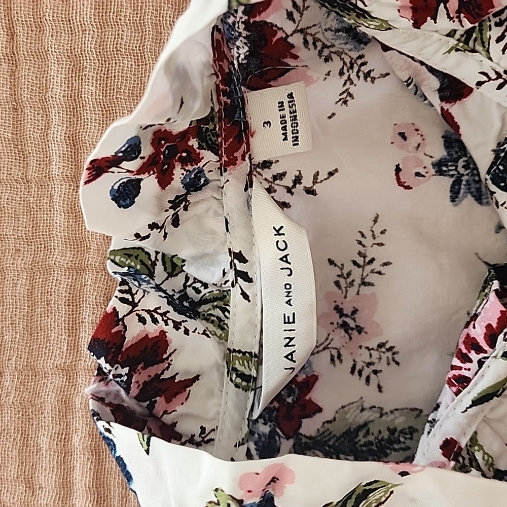 FLORAL RUFFLE COLLAR TOP - Picture 5 of 5